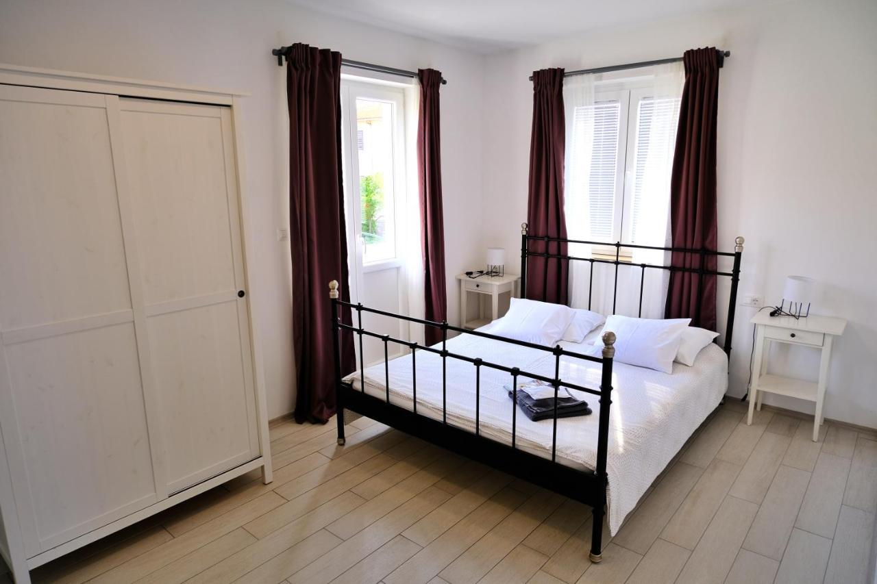Boutique Hotel Alegria Supetar Extérieur photo