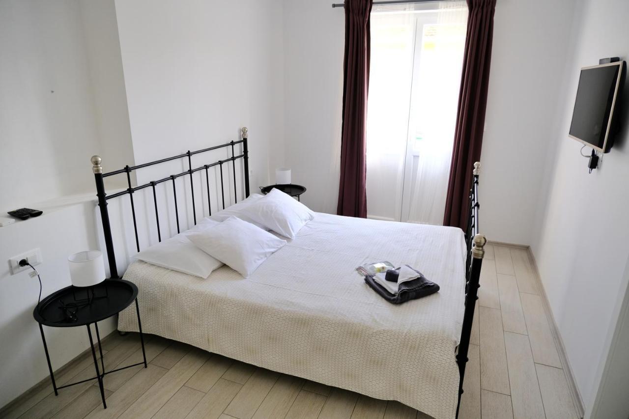 Boutique Hotel Alegria Supetar Extérieur photo